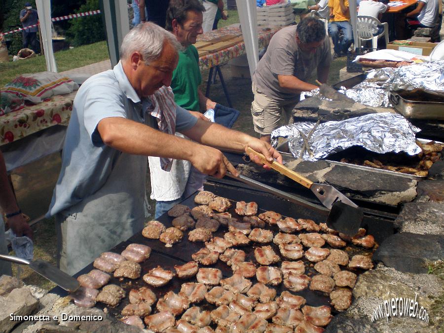 23 E VAI CON LE SALAMELLE.JPG